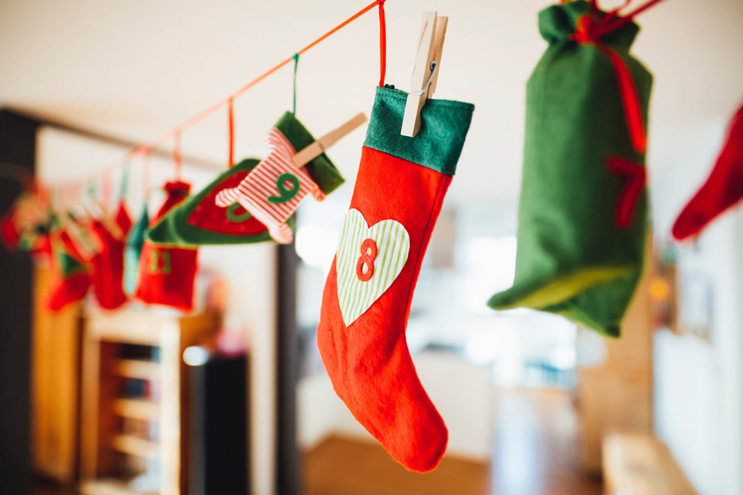 hanged-christmas-stockings-with-numbers-by-markus-spiske-unsplash