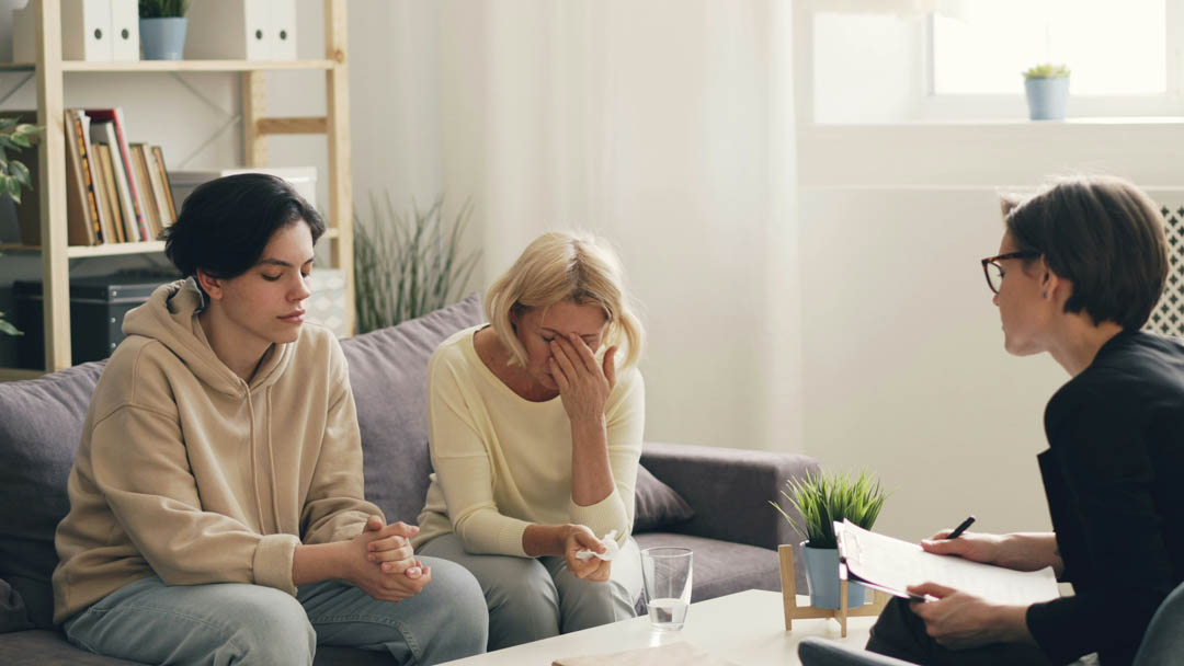 mom-son-and-therapist-counseling-vitaly-gariev-at-unsplash