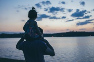dad-carries-daugher-by-brittani-burns-at-unsplash