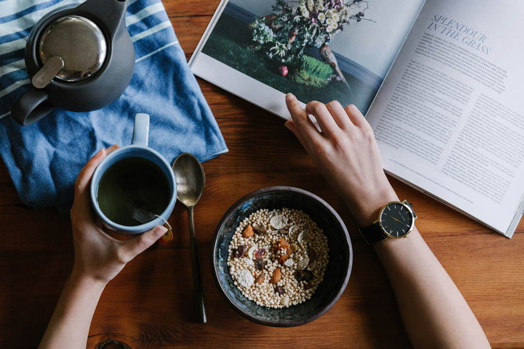 having-coffee-and-breakfast-with-a-book-by-the-5th-at-unsplash