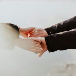 couple-holding-hands-by-priscilla-du-preez-at-unsplash