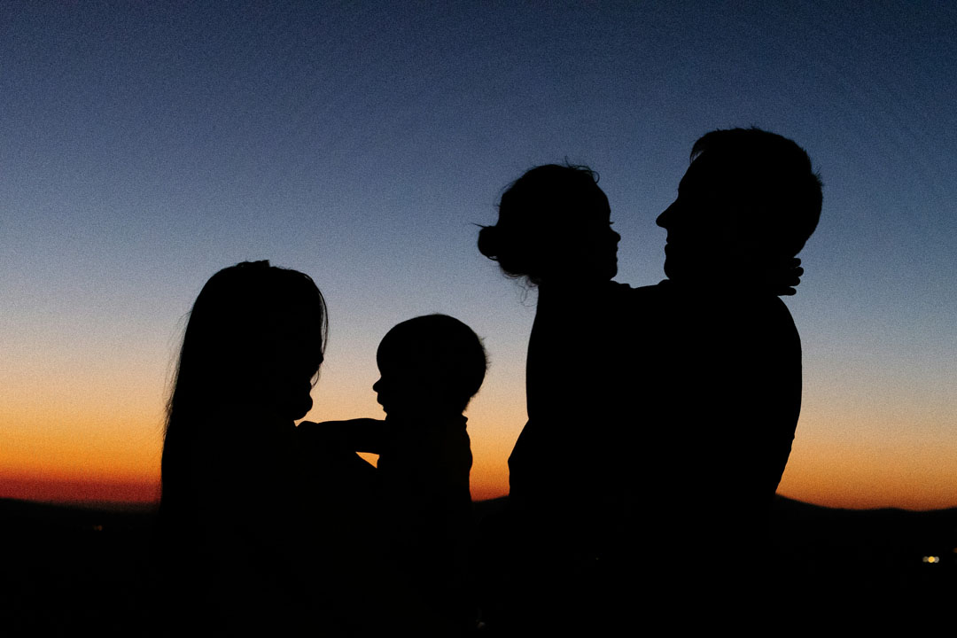 family-and-sunset-by-jochen-van-wylic-at-unsplash